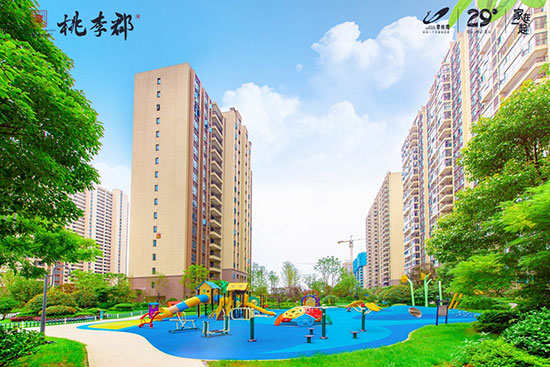 建筑面积：601870㎡，占地面积：约300亩，规划总户数3756户，容积率2.8，绿化率：35%，物业公司：广东碧桂园物业管理有限公司